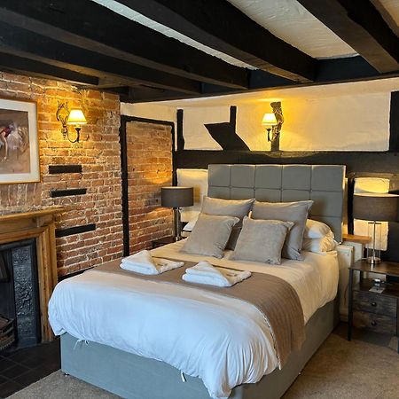 The Half Moon Inn Woking Kültér fotó
