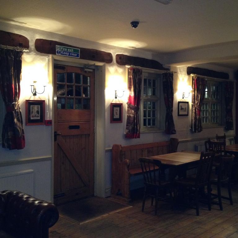 The Half Moon Inn Woking Kültér fotó