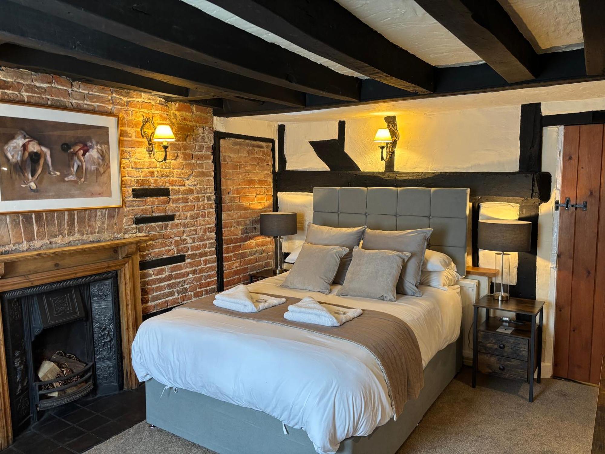 The Half Moon Inn Woking Kültér fotó